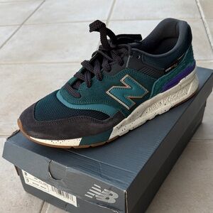 New Balance Men's Black and Green Sneakers
